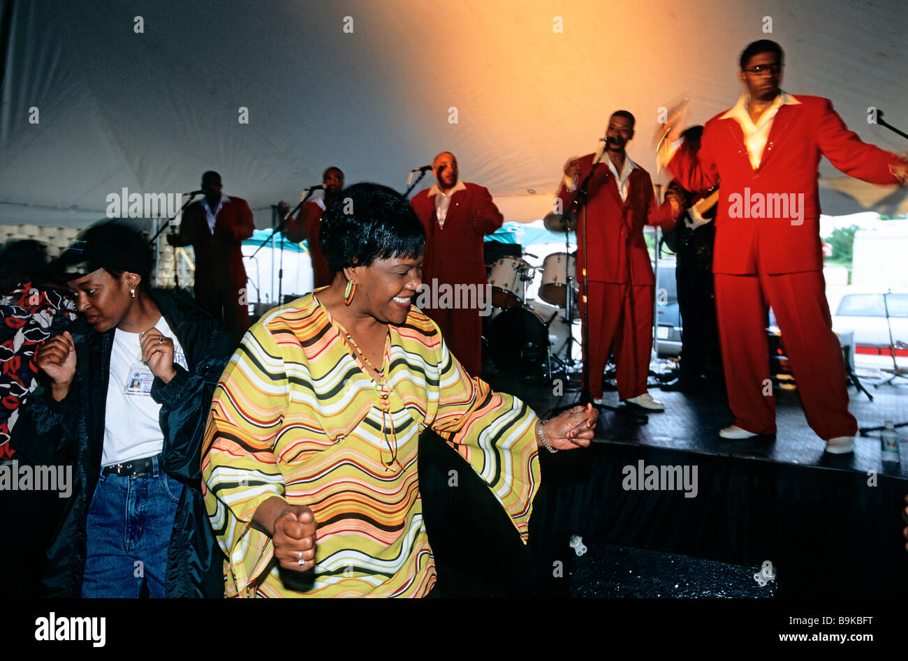 Langusten Festival auf dem Mississippi, Vicksburg, Mississippi, USA Gospel Gruppe Entschädigung spielen Stockfoto