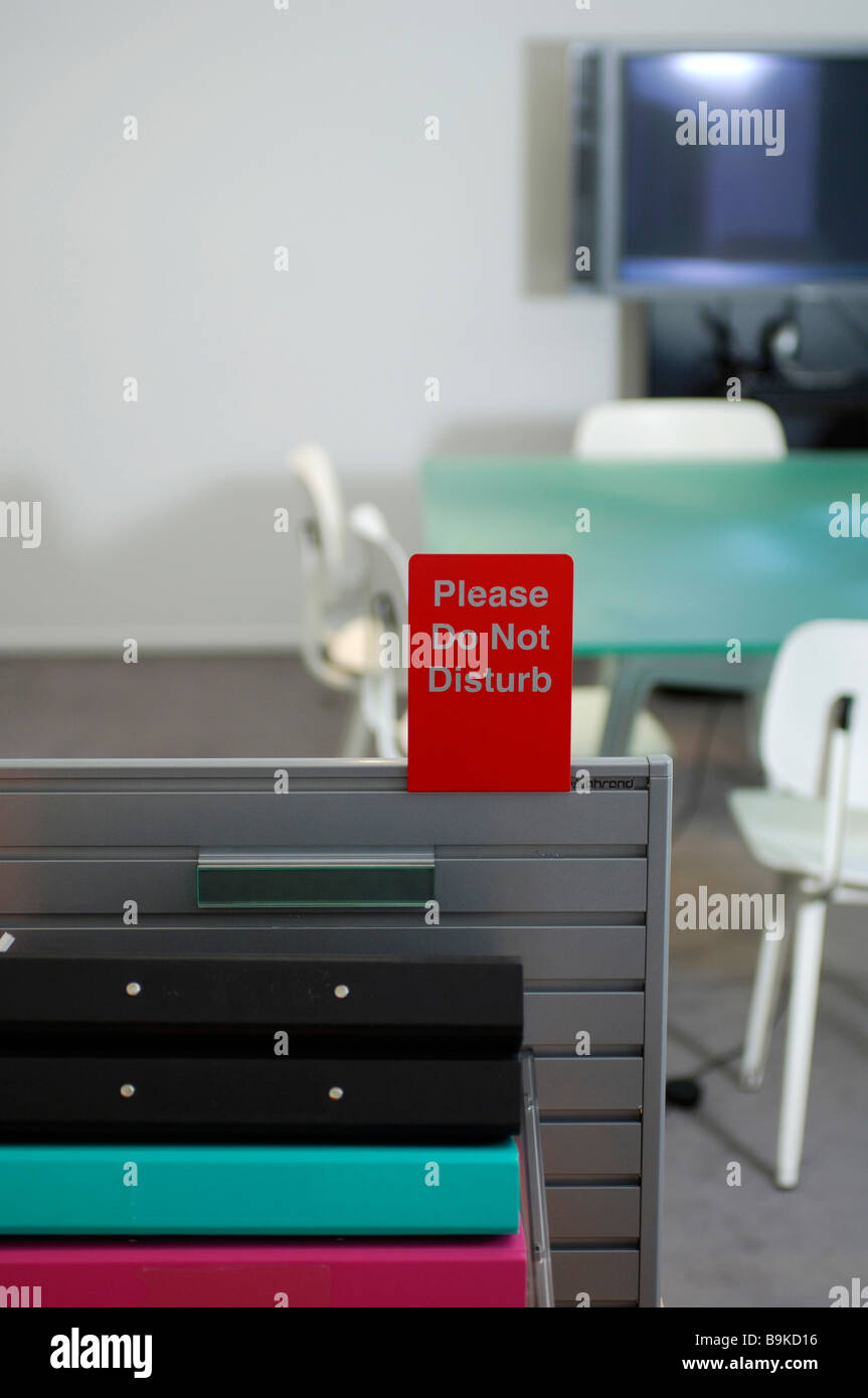 Stillleben Mit Blick In Den ungsraum Mit Bitte Nicht Storen Schild Stockfotografie Alamy