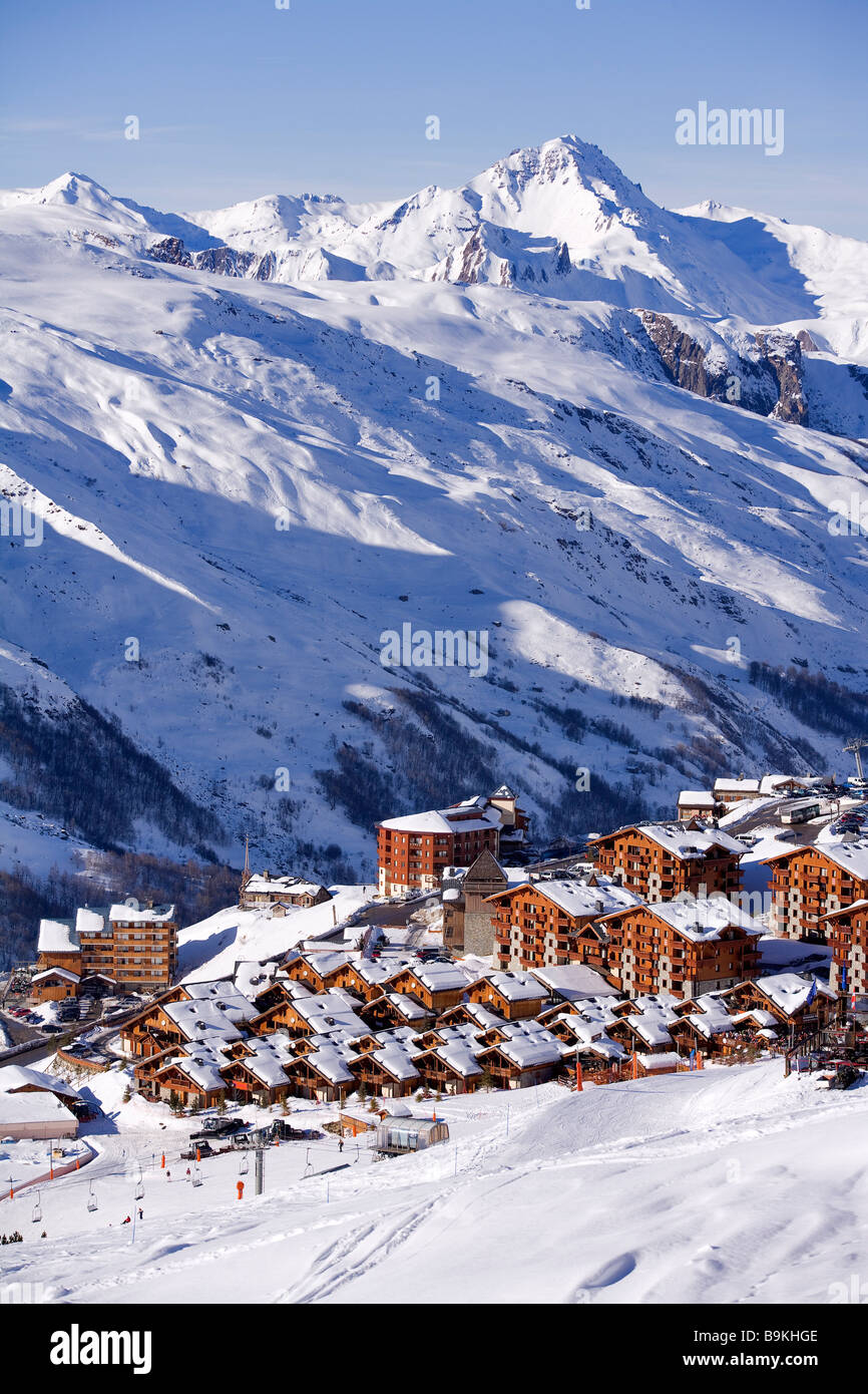Frankreich, Savoyen, Les Menuires, Reberty Bezirke und Club Med, Massif De La Vanoise im Hintergrund Stockfoto