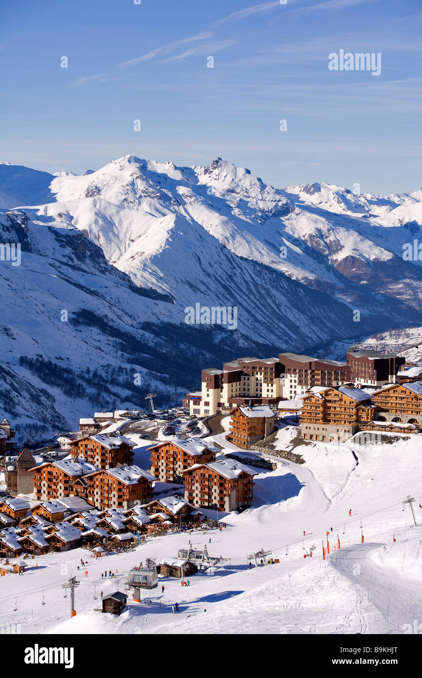 Frankreich, Savoyen, Les Menuires, Reberty Bezirke und Club Med, Massif De La Vanoise im Hintergrund Stockfoto