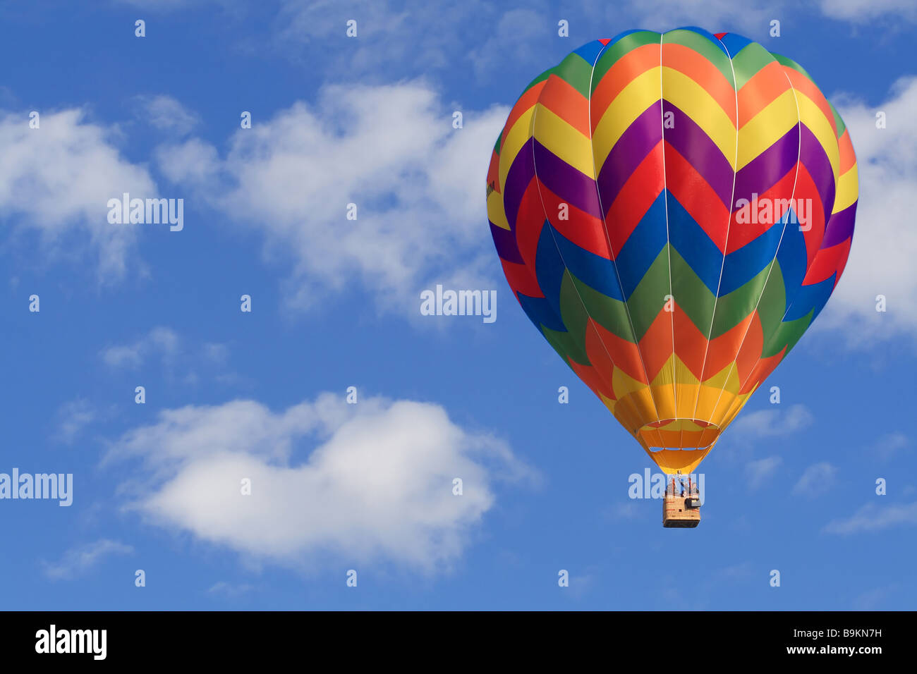schönes Bild von weißen Wolken und blauer Himmel und Luft Ballon Stockfoto