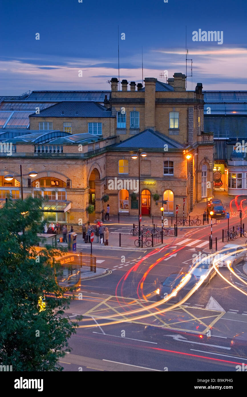 York Bahnhof am Abend. City of York, North Yorkshire, England Stockfoto