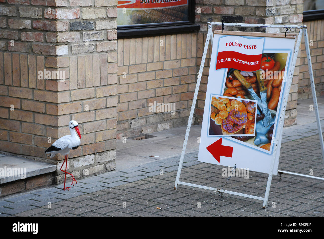 Melden Sie außerhalb polnischen Shop in St Ives Cambridge Stockfoto