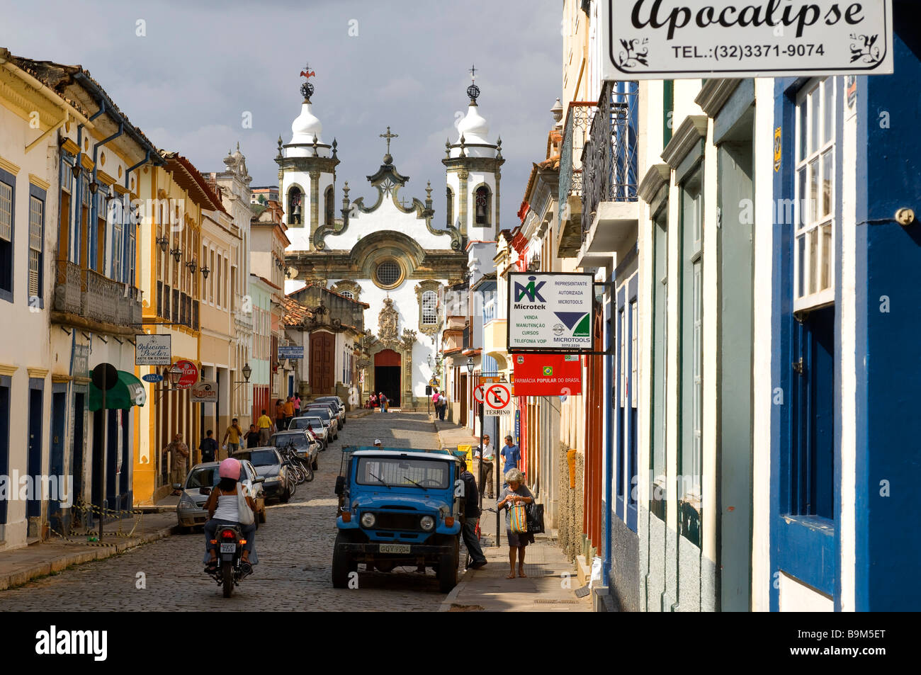 Brasilien, Minas Gerais aufführt, São João del Rei, Getulio Vargas Street und Nossa Senhora Kirche Monte Carmelo (Gold-Route, Stockfoto