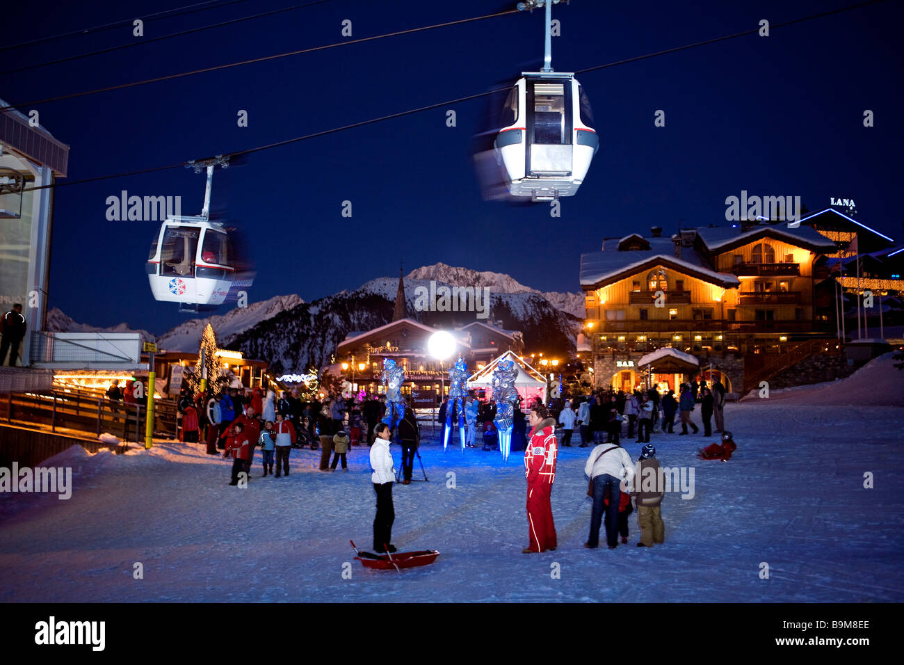 Frankreich, Savoyen, Courchevel 1850, Abendanimation auf La Croisette Stockfoto