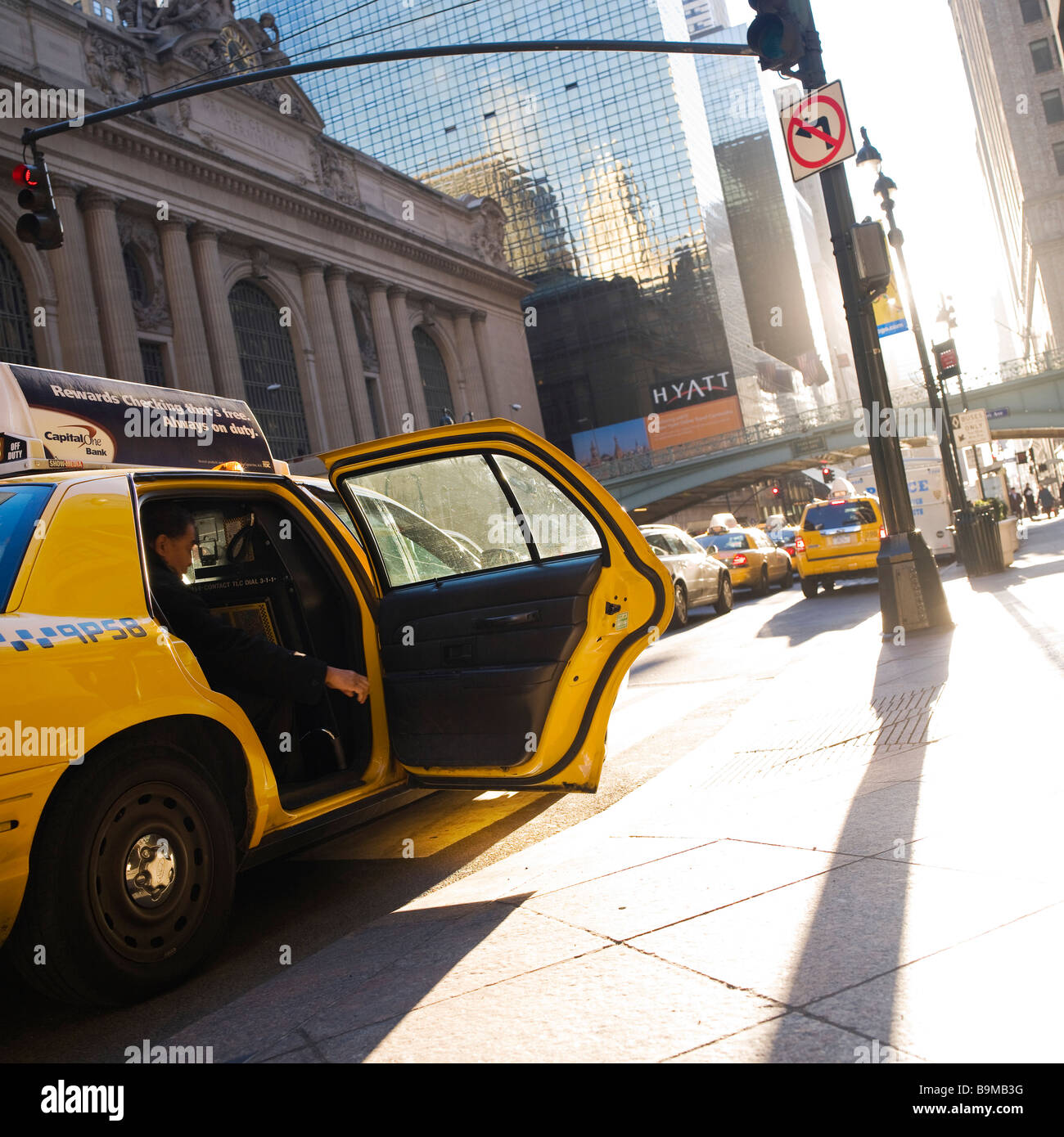 New York grand central East 42nd Street cab Taxi gelb Stockfoto