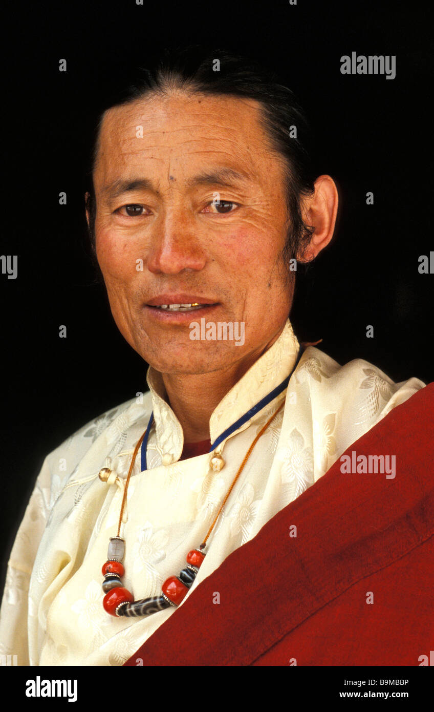 Mann, arbeitet als Ballade Sänger, seine Spezialität ist der "Epos von König Gesar", das ist der Khampas, Dege, Provinz Sichuan, China Stockfoto