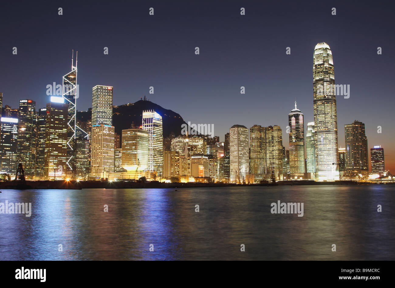 IFC, Bank Of China Gebäude und Wolkenkratzer bei Dämmerung, Central, Hong Kong Insel, Hong Kong Stockfoto