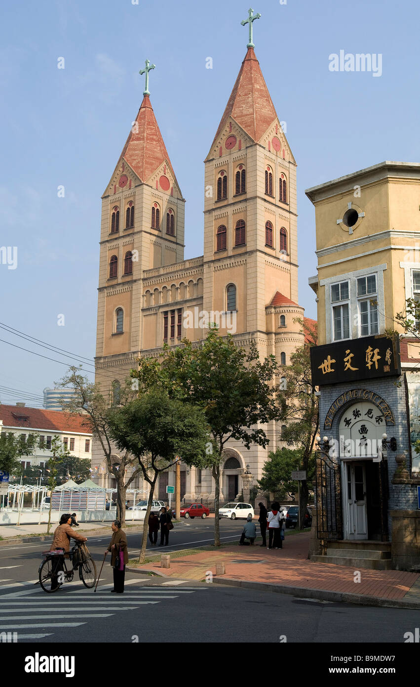 China, Shandong Provinz, Qingdao, Saint Michael katholische Kirche in der Altstadt Stockfoto