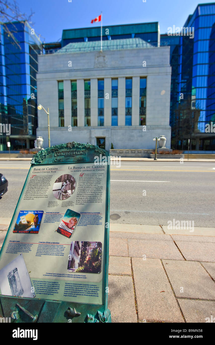 Gebäude der Bank of Canada und interpretierende Zeichen in der Stadt von Ottawa Ontario Kanada Stockfoto