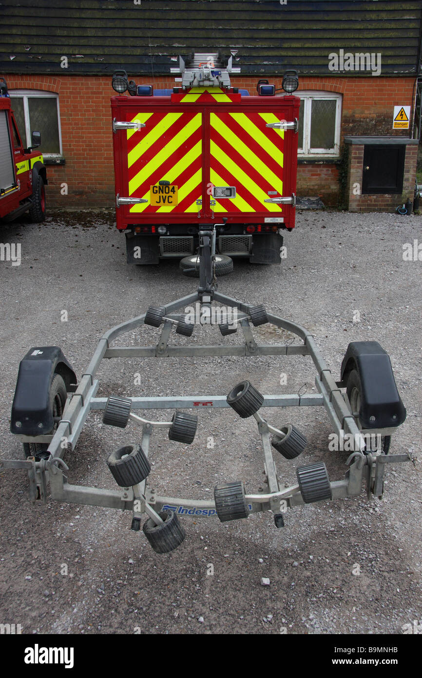 Fluss Medway Feuerwehrauto Notfallausrüstung Simulation Training Wasser Servicefahrzeug Stockfoto