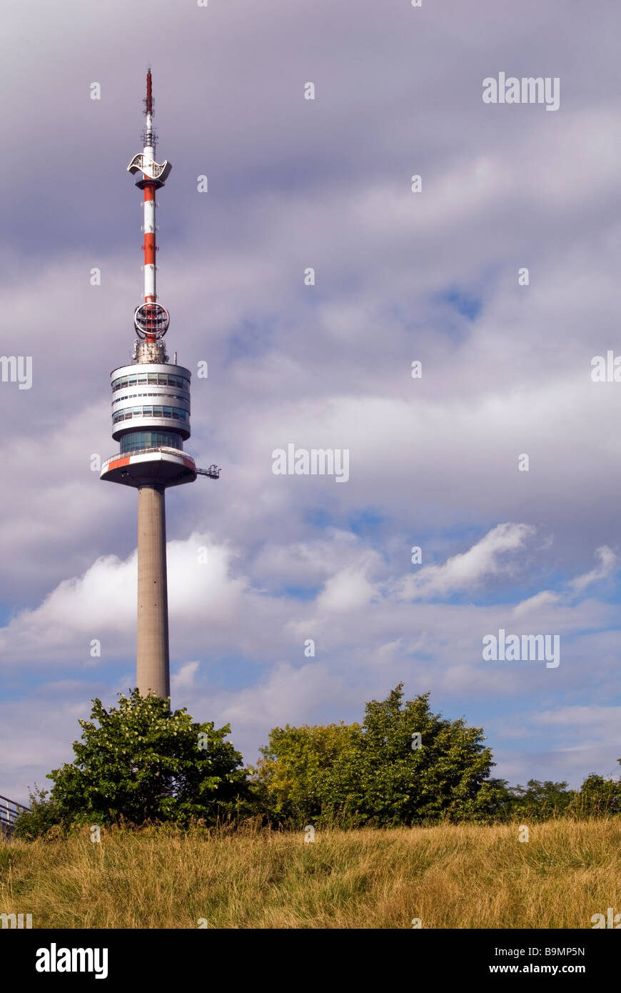 Donauturm-Turm in Donau-City, Wien, Österreich Stockfoto