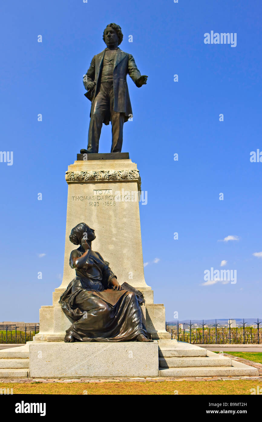 Statue von Thomas D Arcy McGee 1825 1868 auf dem Gelände des Parlament-Hügel-Stadt Ottawa Ontario Kanada Stockfoto