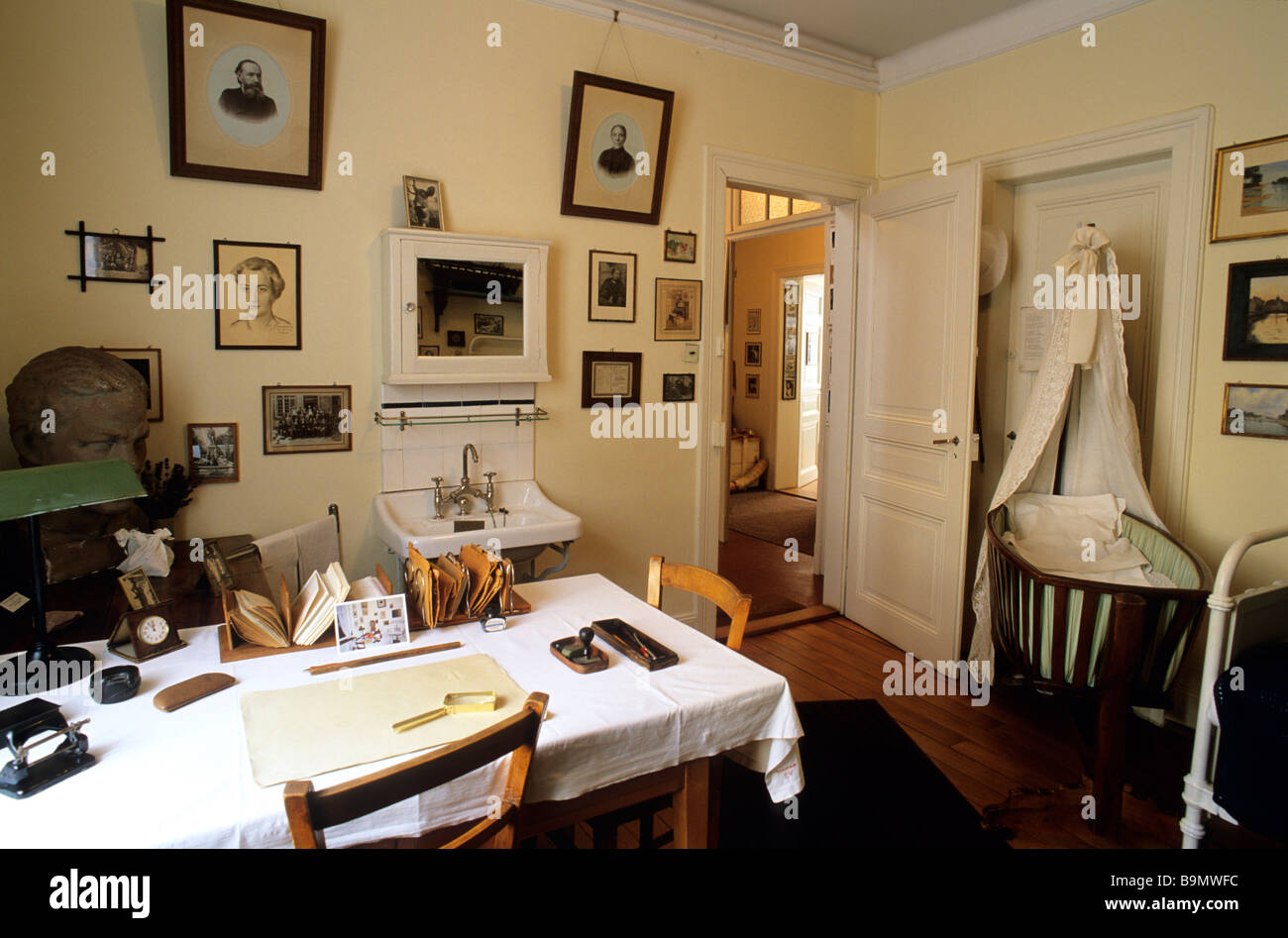 Frankreich, Haut-Rhin, Gunsbach, Albert-Schweitzer-Museum (Friedensnobelpreis 1952), Schlafzimmer und Arbeitszimmer Stockfoto