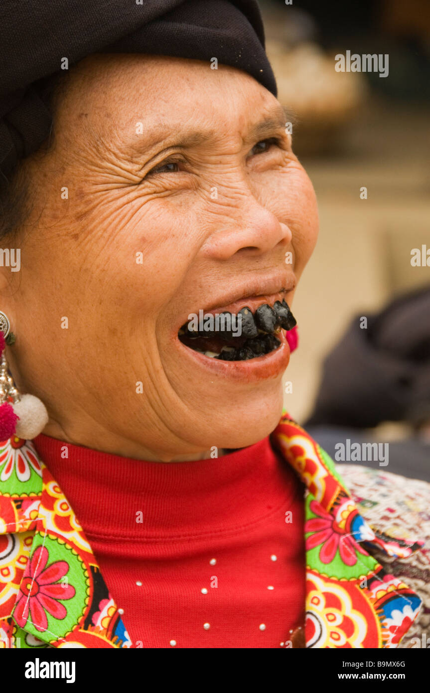 Porträt einer schwarzen Lu Bergvolk Frau in Tam Duong Vietnam Stockfoto