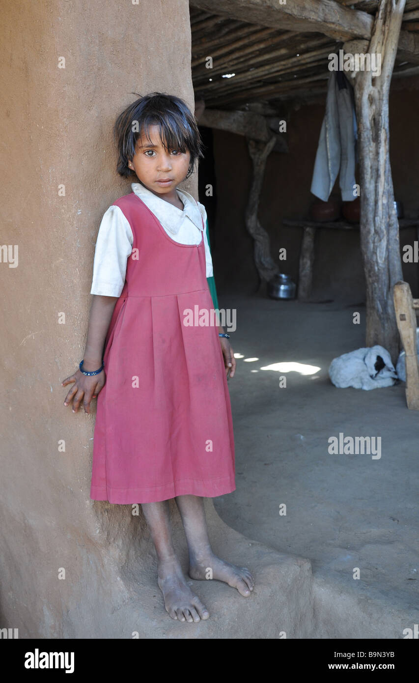 Kind von einem Adivasi-Dorf in der Nähe von Poshina, Gujarat, Indien Stockfoto