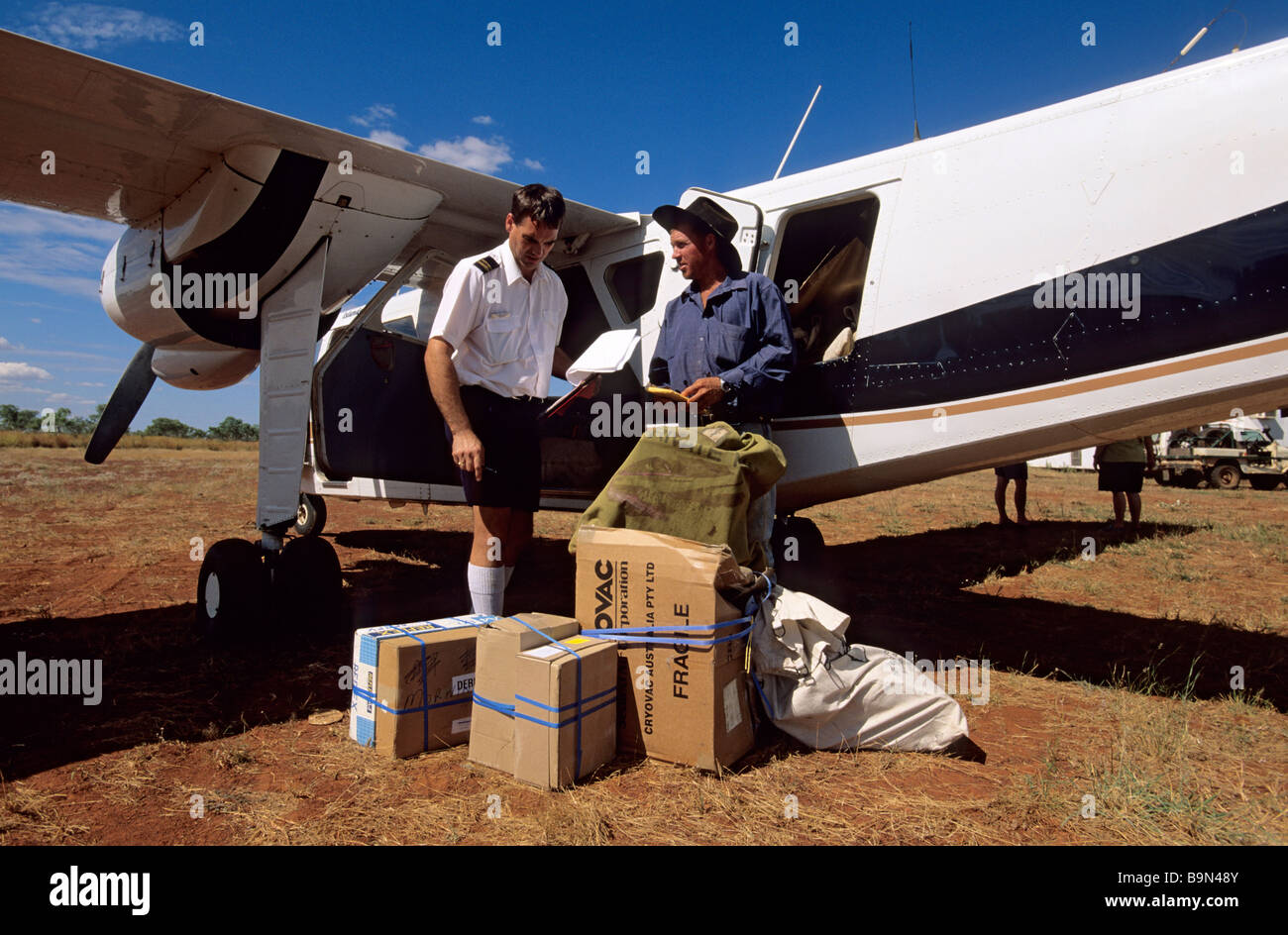 Australien, Western Australia, Kimberley-Region, Mornington Wildlife Sanctuary, Bluey Cook erhält seine Woche Post von der Stockfoto