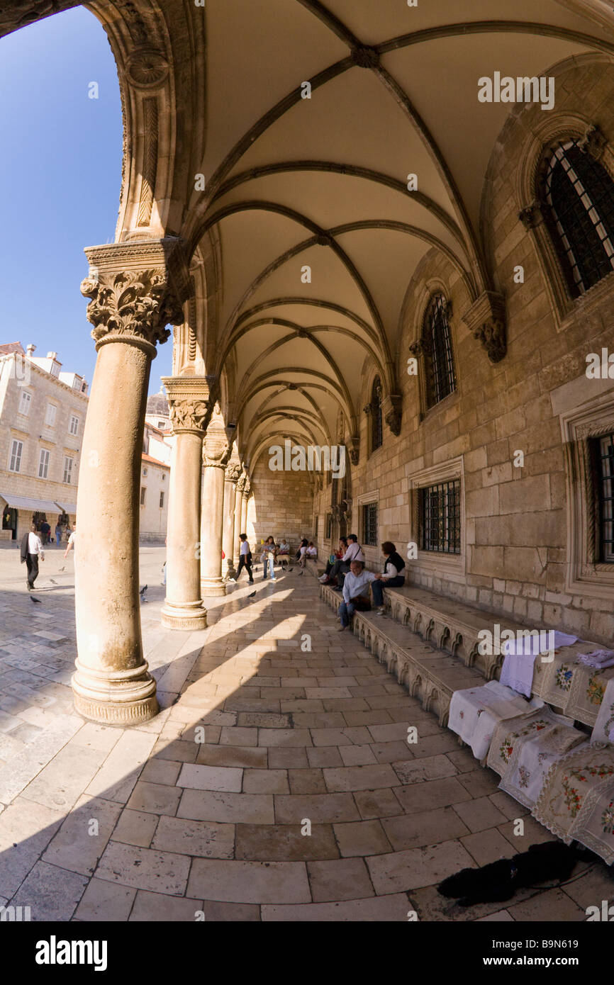 Fürstenpalast Spalten außen Dubrovnik Altstadt im Sommersonnenschein dalmatinischen Küste Kroatien Europa Stockfoto