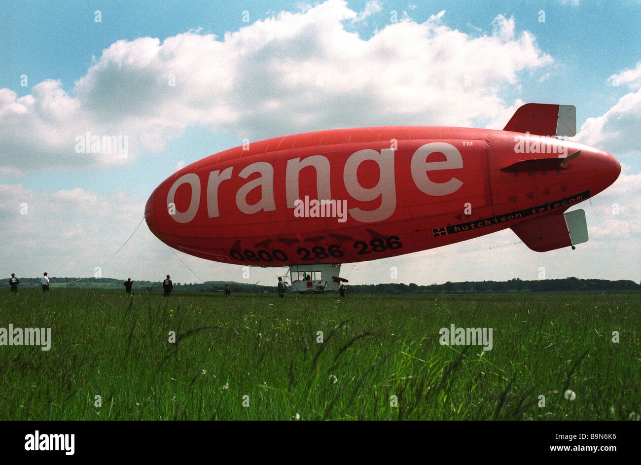 Das Orange Luftschiff am Halfpenny Green Airport Wolverhampton Stockfoto