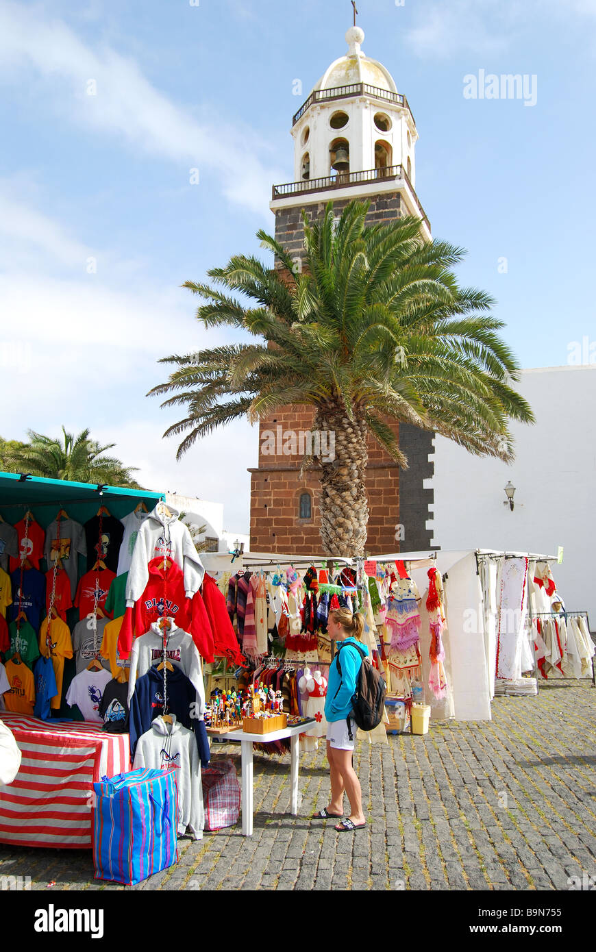 Sonntagsmarkt, Plaza De La Constitución, Teguise, Lanzarote, Kanarische Inseln, Spanien Stockfoto