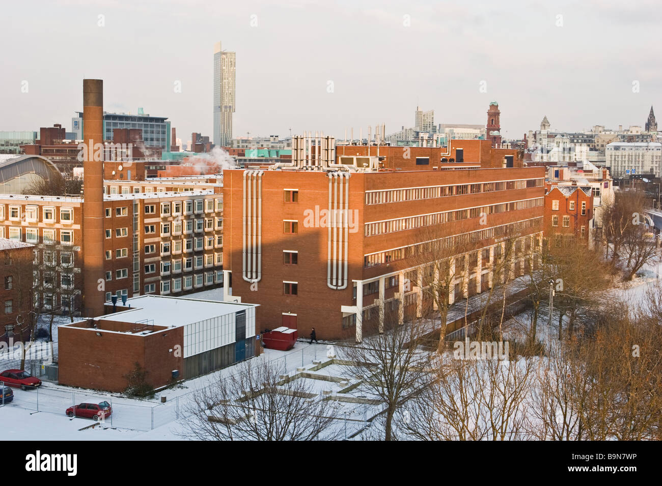 Materials Science Centre im Winter mit Schnee am Boden der University of Manchester UK Stockfoto