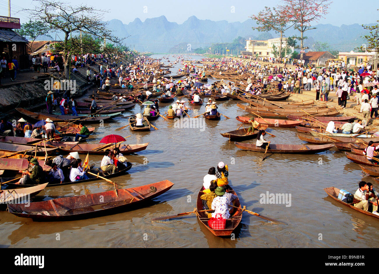 Vietnam, Ha Tinh Provinz, Huong Tich, Boote auf dem Fluss Song Tag Stockfoto