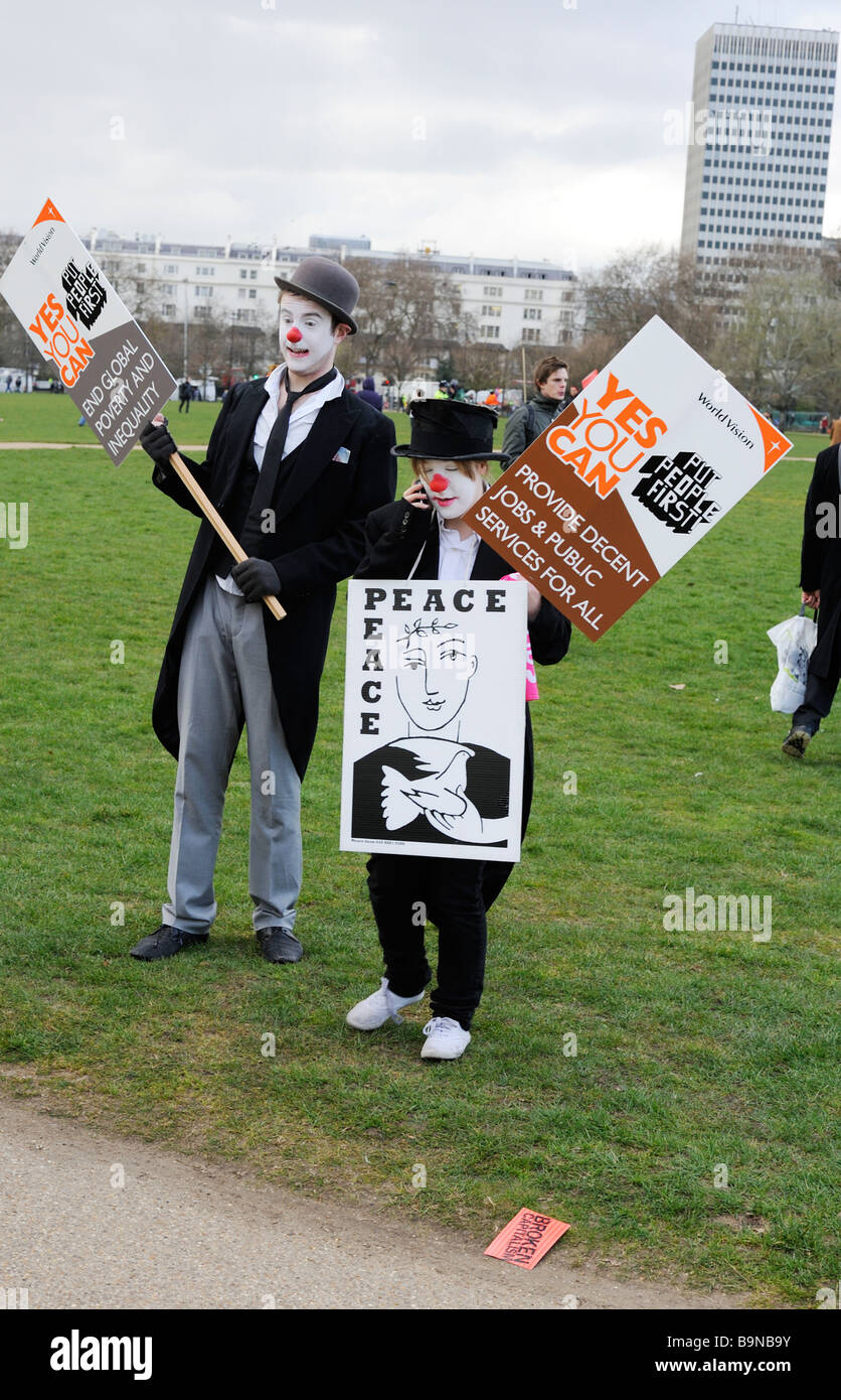 Clowns auf setzen People First March, London 28. März 2009, protestieren auf Klimawandel und Arbeitslosigkeit vor G20-Gipfel Stockfoto