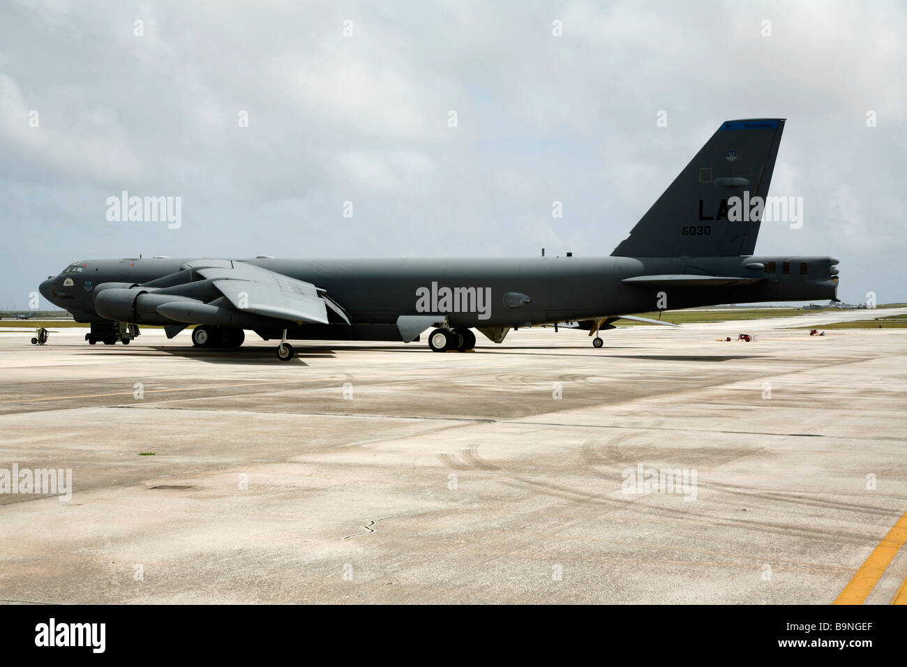 B 52 Langstrecken-Bomber sitzen am Boden auf Guam Stockfoto