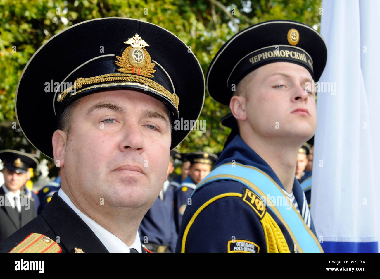 Russische Marine Offiziere aus der Schwarzmeer-Flotte während eine militärische Gedenkfeier in Sewastopol, Krim, Ukraine. Stockfoto