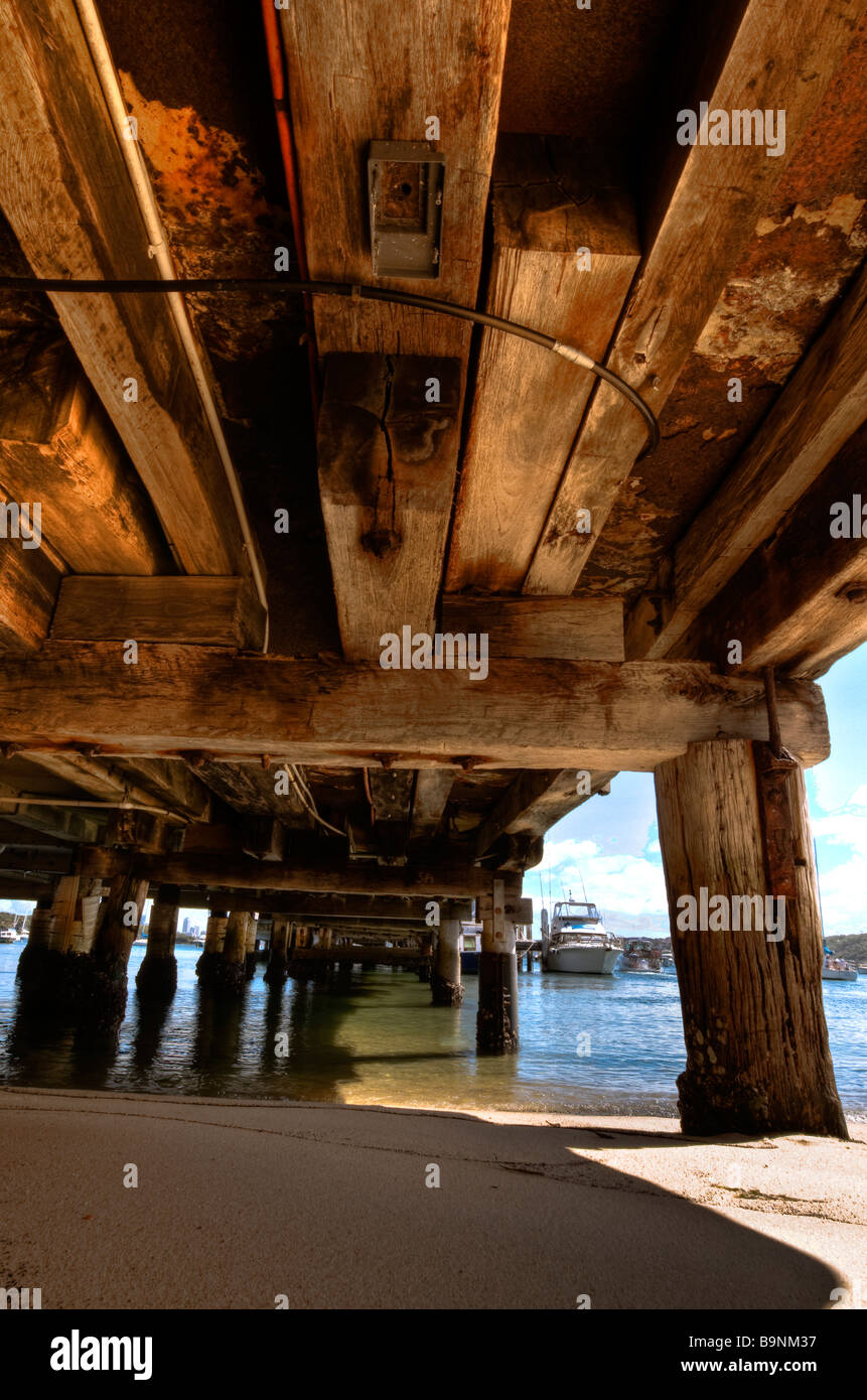 unter Watsons Bay Jetty in den wohlhabenden östlichen Vororten von Sydney Harbour Australien neben Doyles am Strand Stockfoto