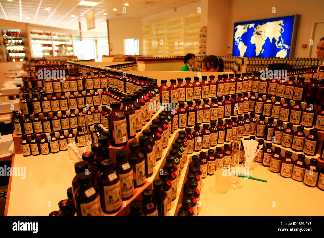 Frankreich, Alpes Maritimes, Grasse, Galimard Parfümerie, Parfum Orgel  (obligatorische Erwähnung Stockfotografie - Alamy