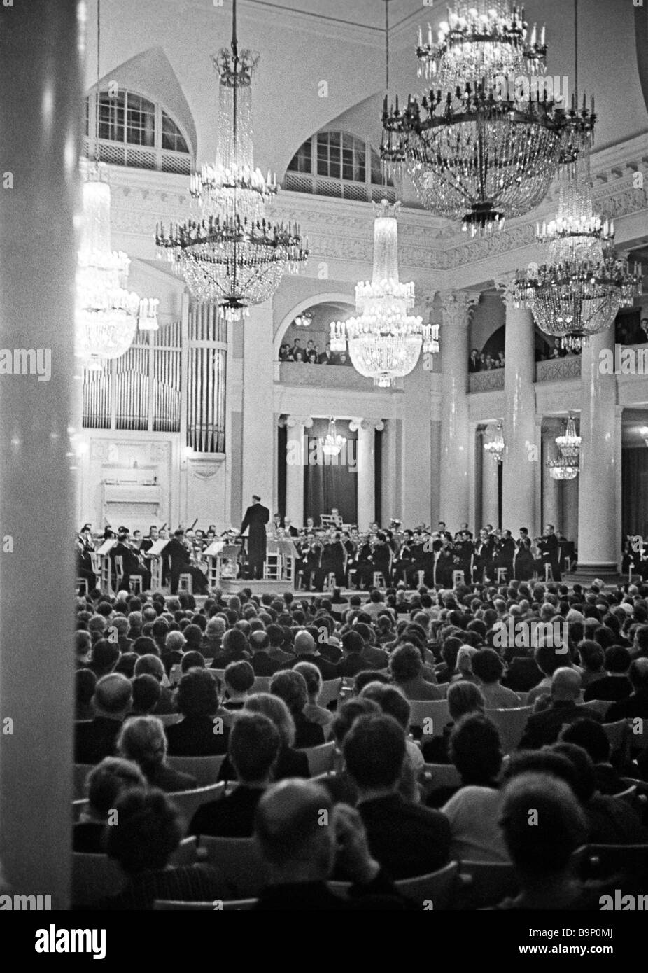Die Premiere von Dmitry Shostakovich s Symphonie Nr. 12 in der