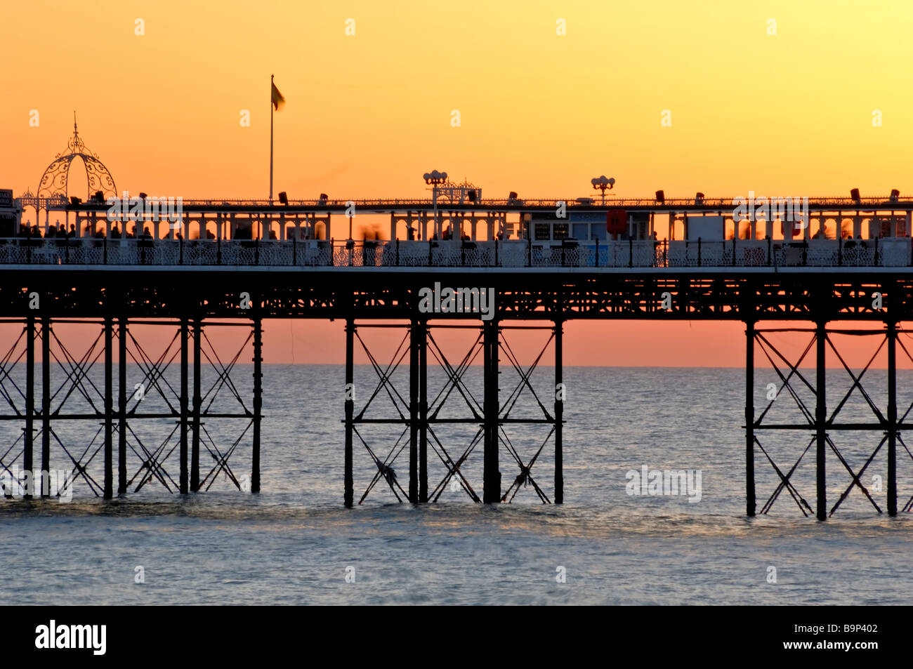 Brighton Palace Pier Sonnenuntergang am Meer Küstenstadt am sonnigen Tag Sussex England uk Europa Stockfoto