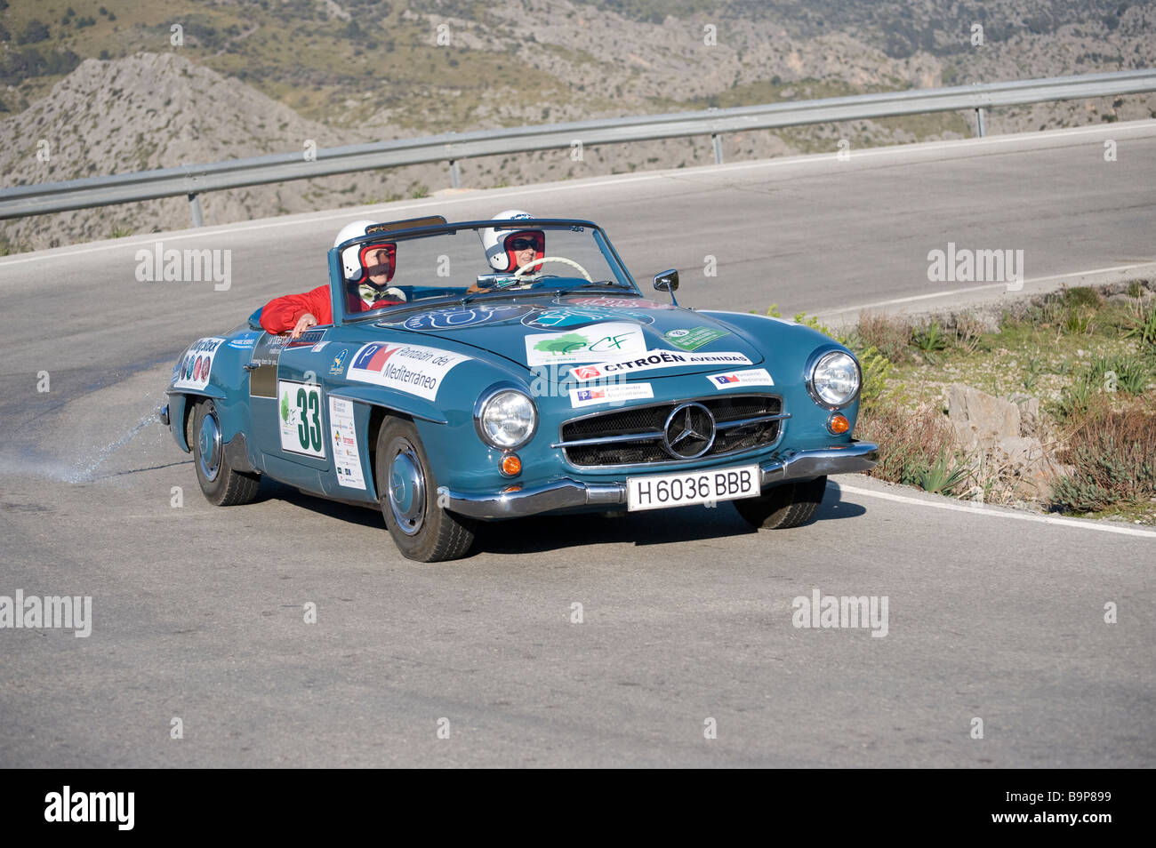 Blaue 1955 Mercedes 190 SL grand Touring Cabrio Racing in der Oldtimer-Rallye Mallorca Stockfoto