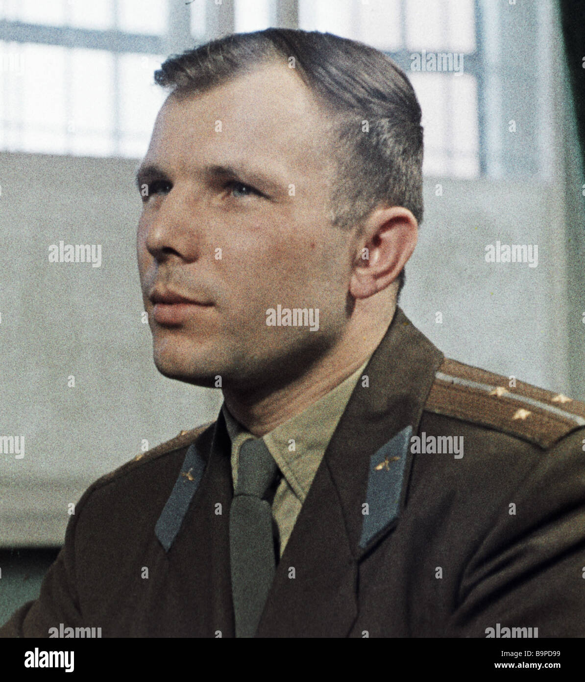 Звание гагарина во время первого полета. Гагарин старший лейтенант. Гагарин летчик испытатель.
