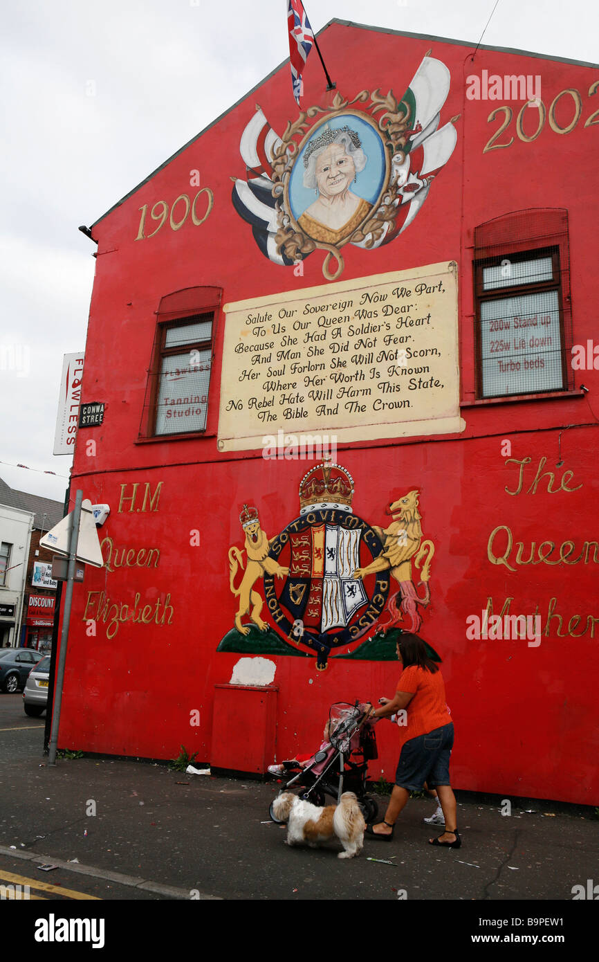 Wandbild über Queen Elizabeth, in Belfast, Nordirland. Stockfoto