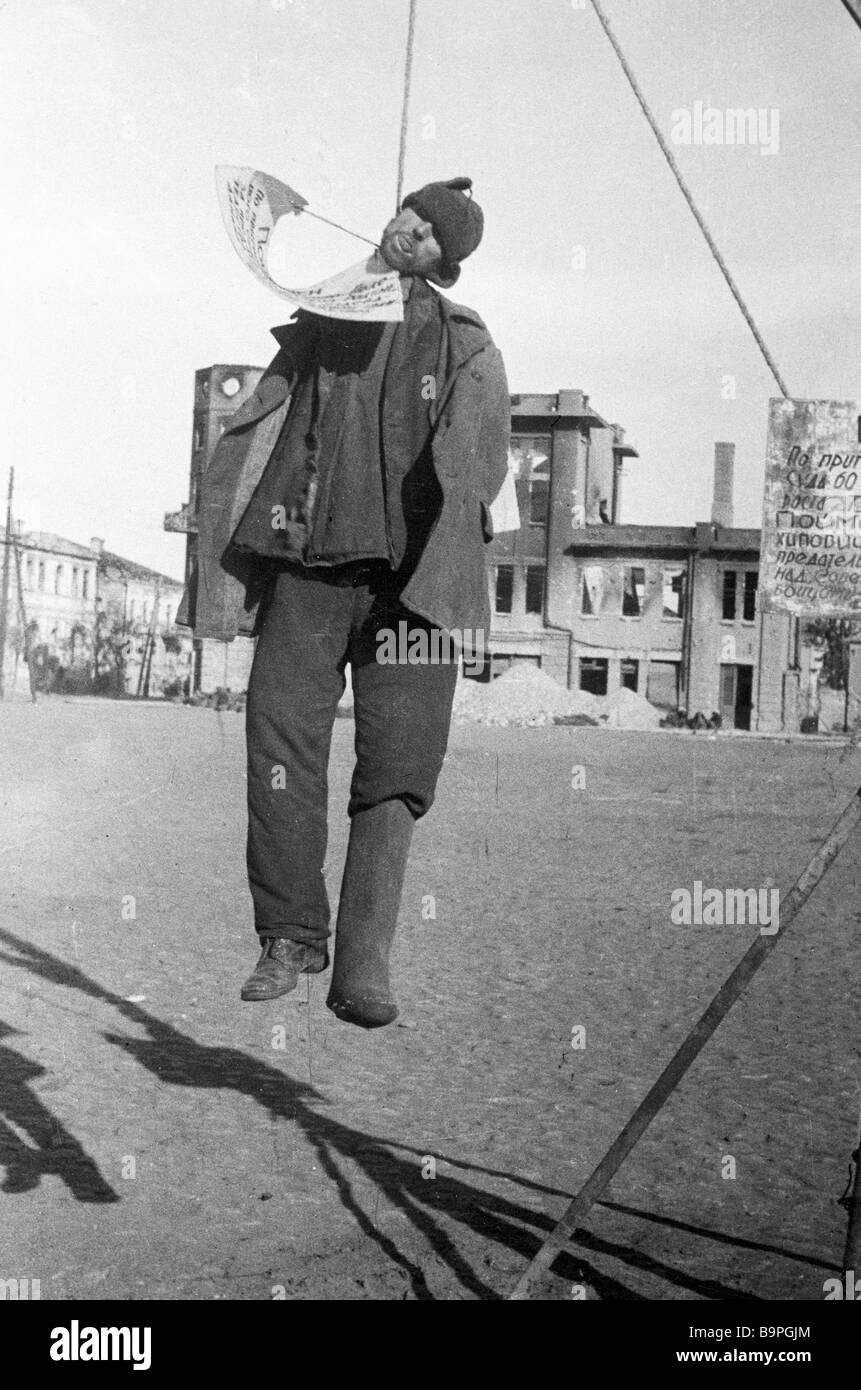 Ein Mann Erh ngt In Novomoskovsk Stockfotografie Alamy ein-mann-erh-ngt-in-novomoskovsk-stockfotografie-alamy