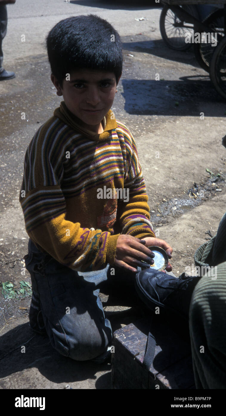 Kurdische Shoeshine Boy Doubayazit Osttürkei Stockfoto