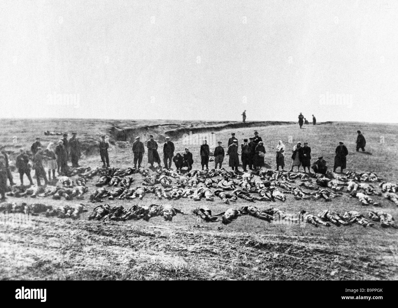 Die Exhumierung der Organe der sowjetischen eingespielt, die von den Nazis in die Kirowograd Region während der große zu Tode gequält Stockfoto