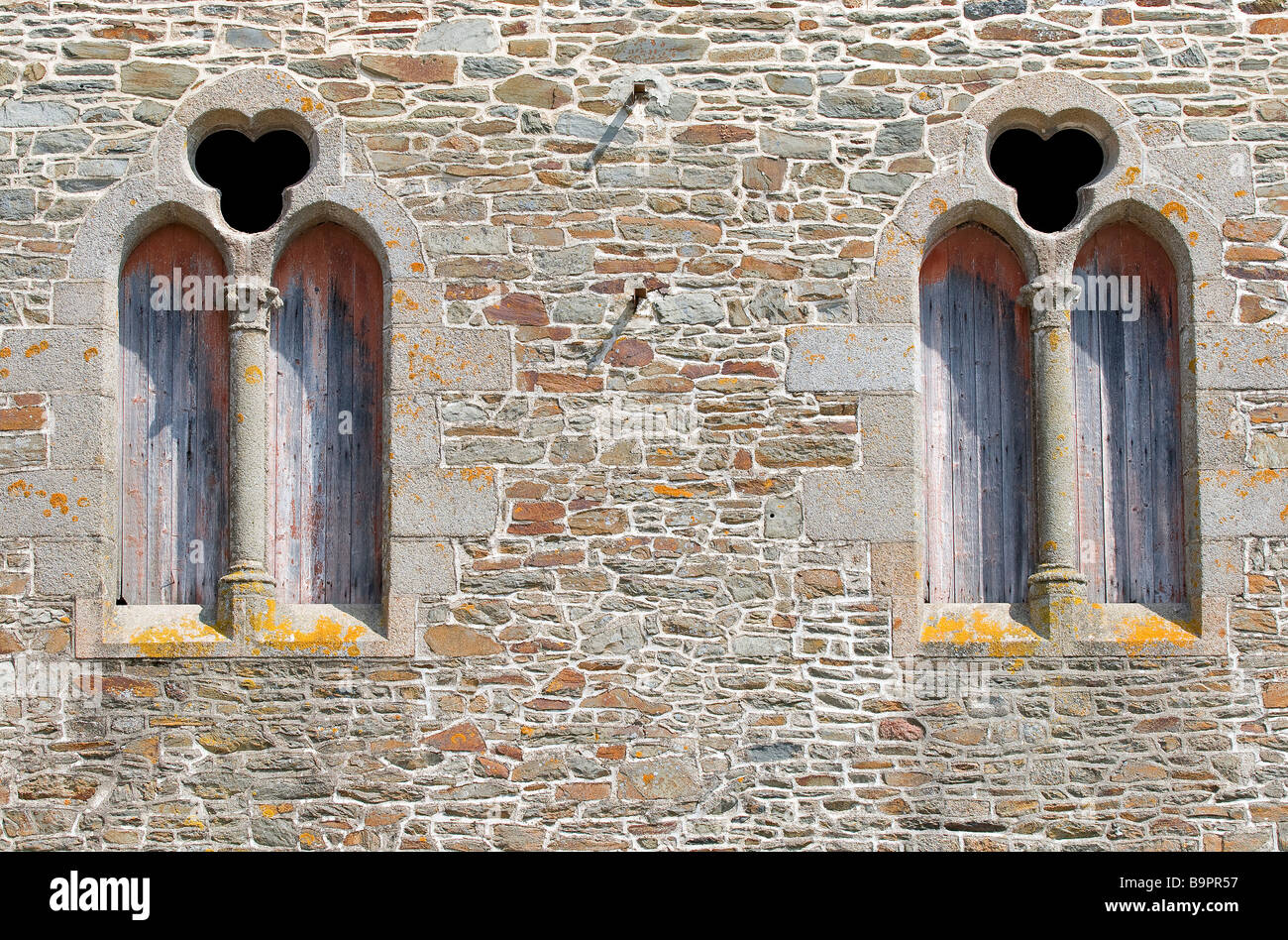 Frankreich, Manche, Ardevon, alten Priorat, Windows auf Fassade Stockfoto