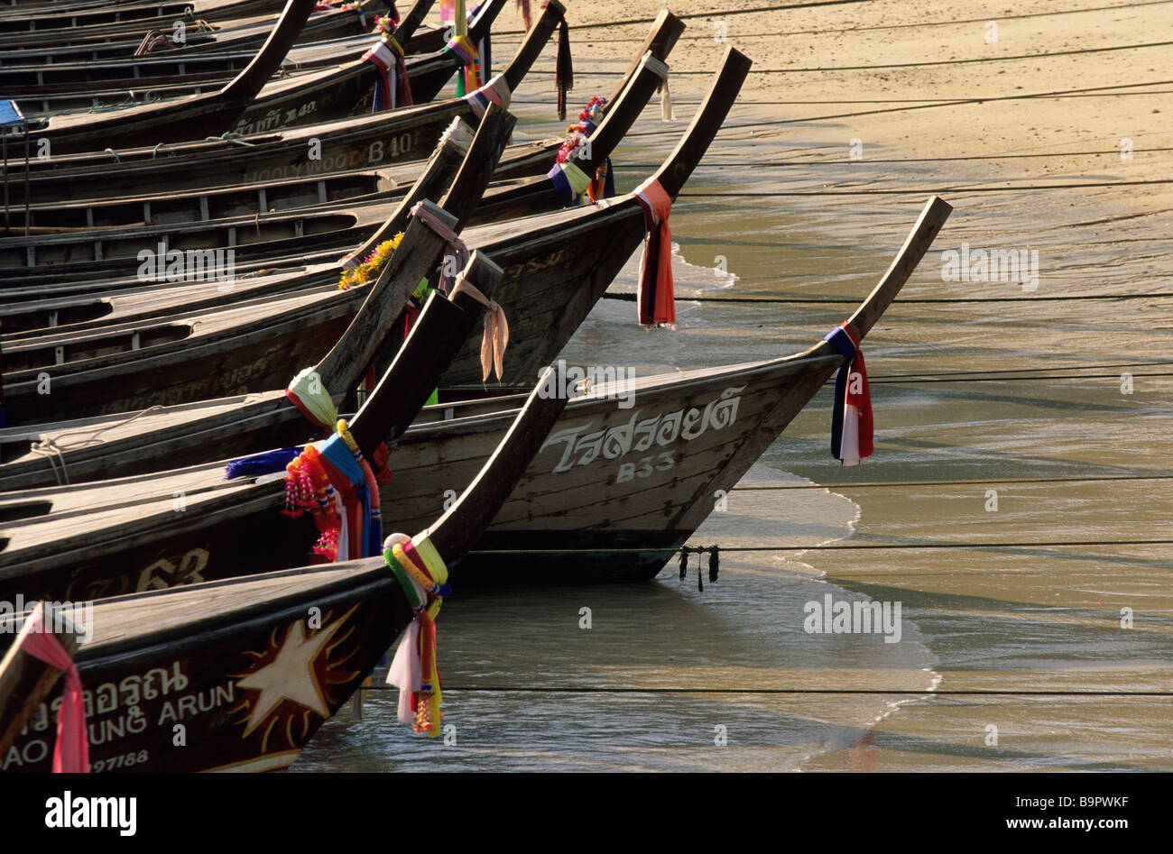 Thailand, Provinz Krabi, Kho Phi Phi Don Island, Tonsay Bay, sehnt sich Tails Boot Stockfoto