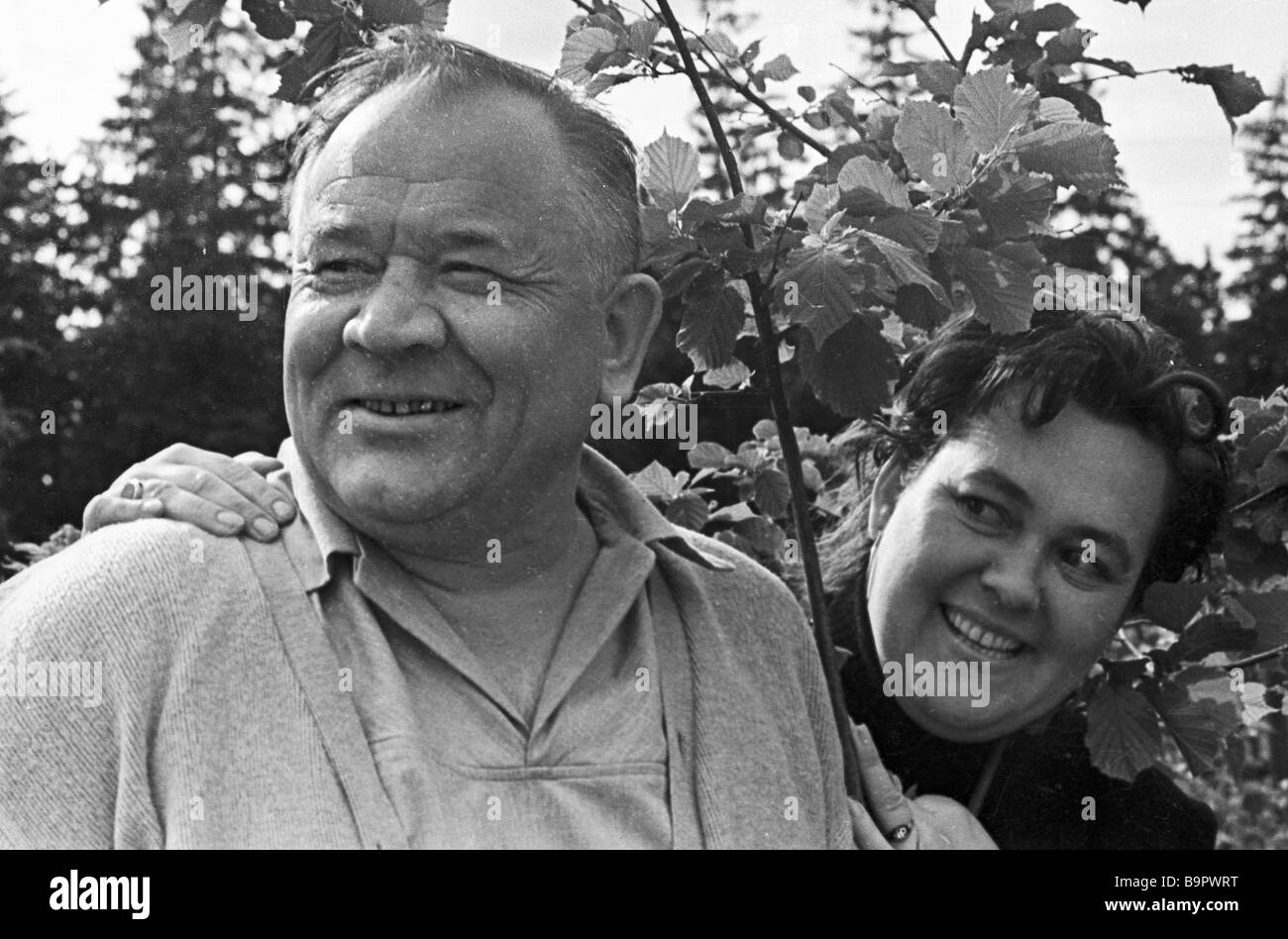 Berühmter sowjetischer Schauspieler Boris Andreyev mit seiner Frau