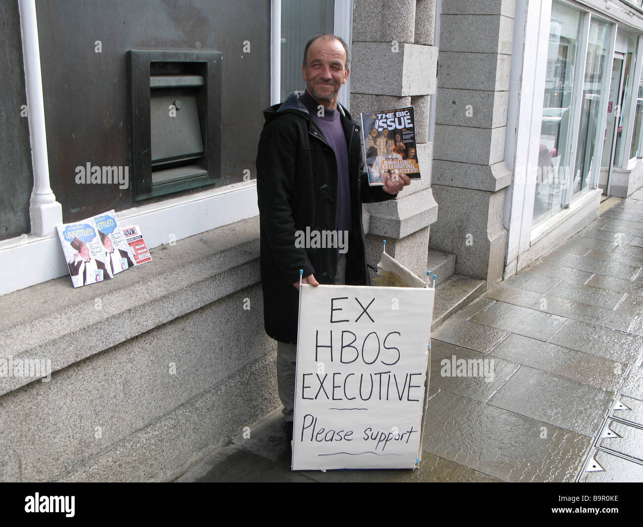 Ein Verkaufsschlager der Ausgabe mit einem Spoof Billboard sagen "Ex HBOS bitte Unterstützung durch die Unternehmensführung" Stockfoto