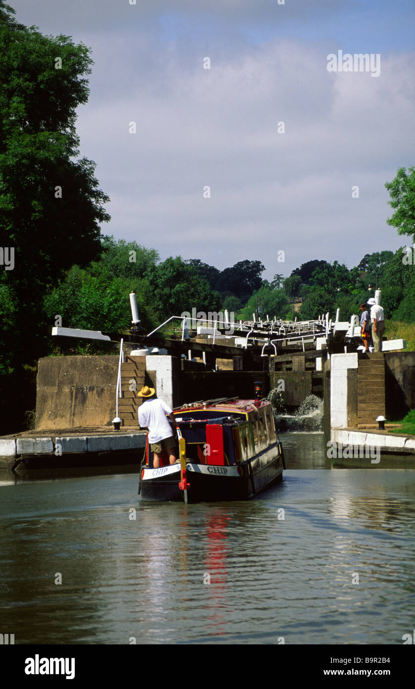 Narrowboat aufsteigender Hattton Flug Stockfoto