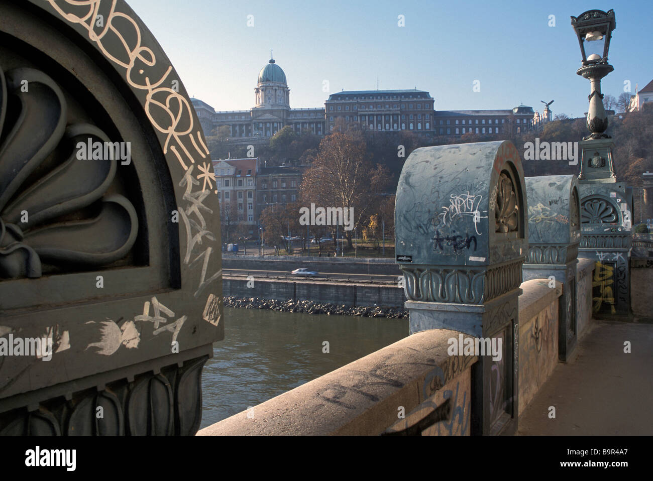 Detail der Lánchíd oder Kettenbrücke über die Donau in Budapest Ungarn Stockfoto