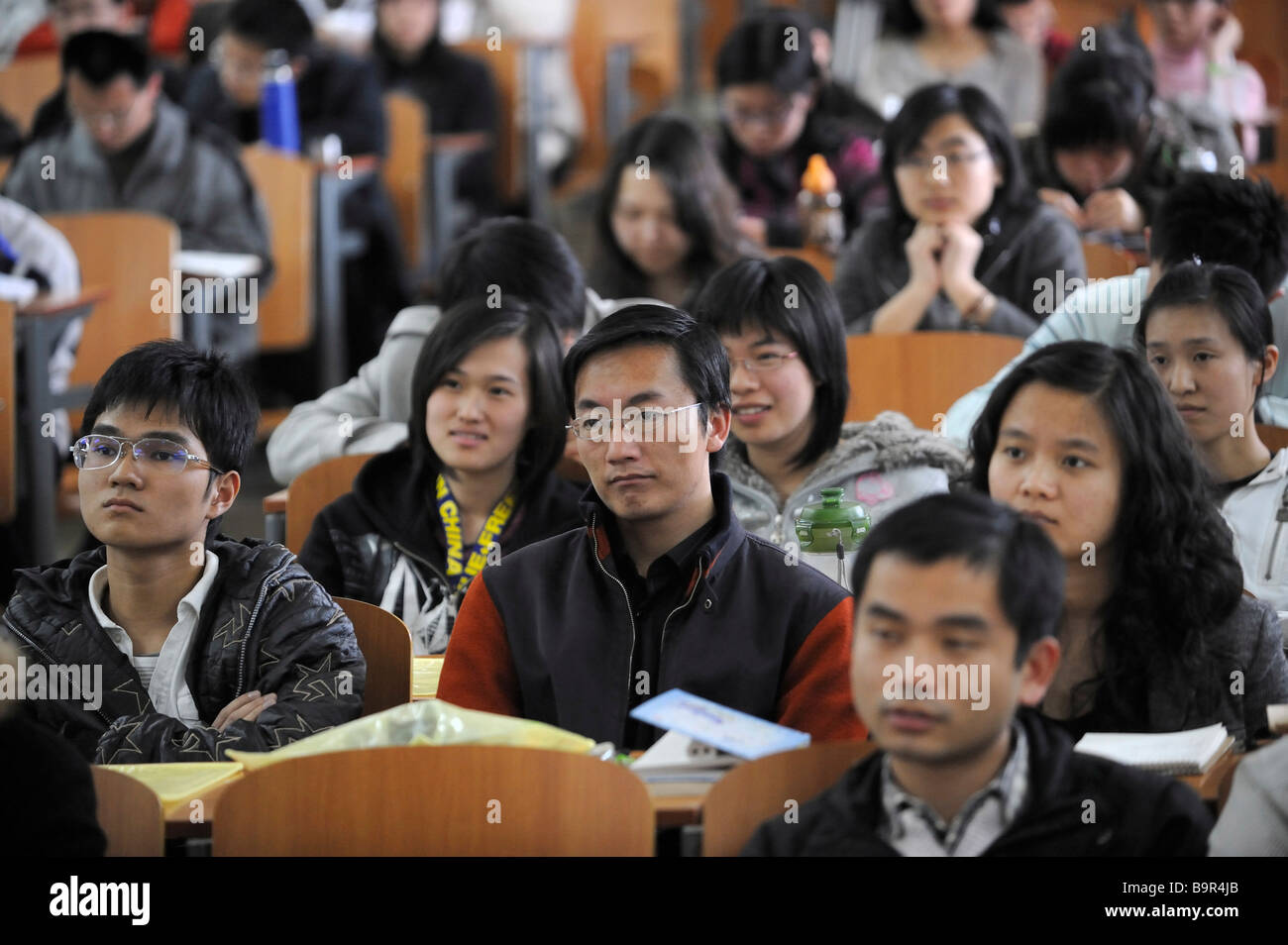 Chinesische Studenten im Klassenzimmer. 28. März 2009 Stockfoto