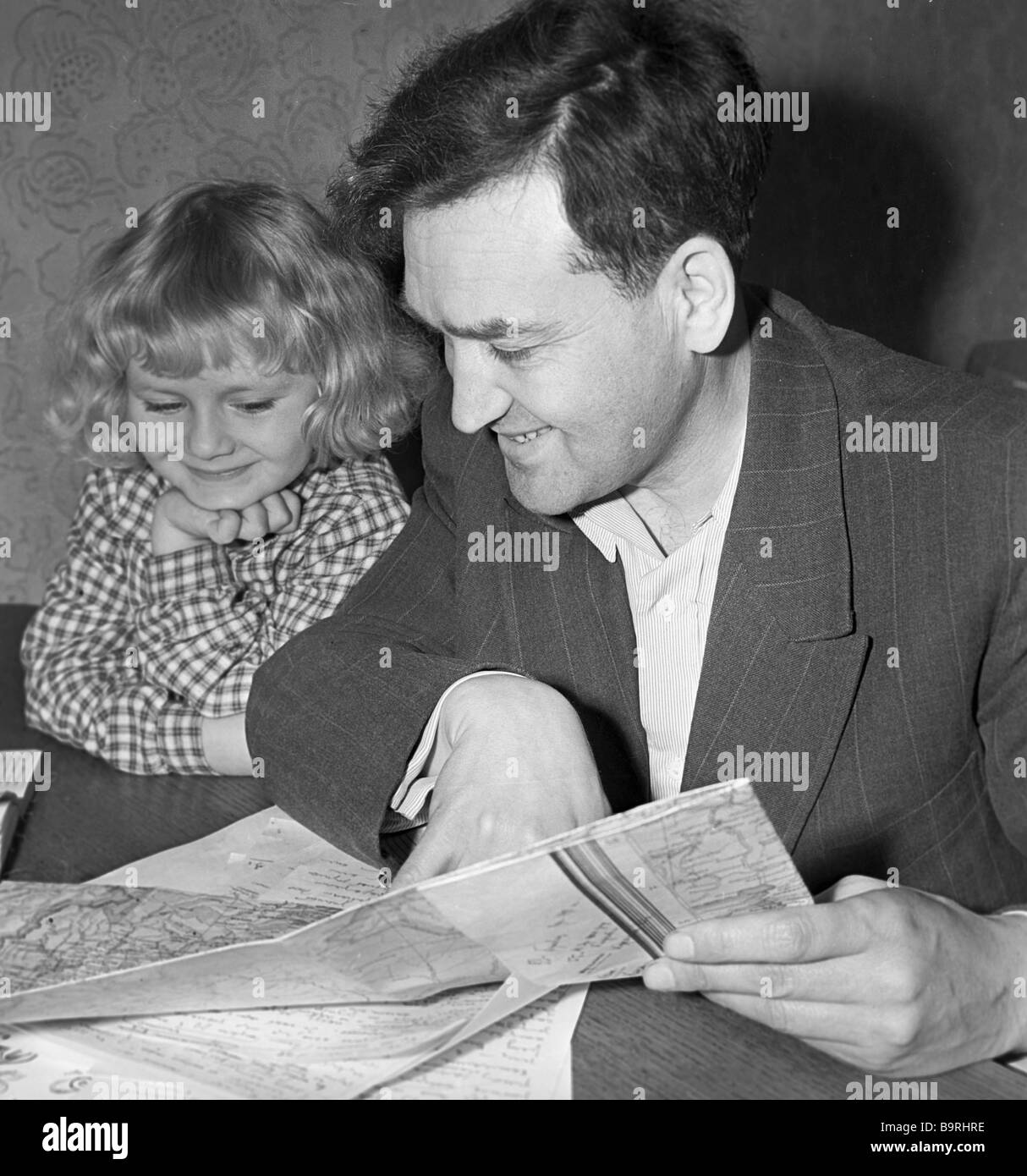 Sowjetischen Schriftsteller Sergei Antonov und seine Tochter Nina