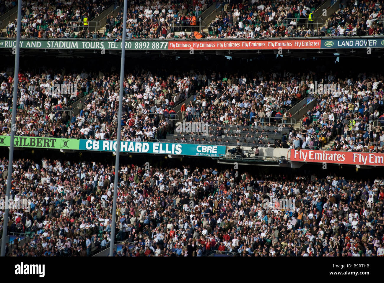 Stadion Twickenham Rugby 6 Nationen drängen Publikum Stand Bravo Sport Event London 2009 Unterstützer Stockfoto