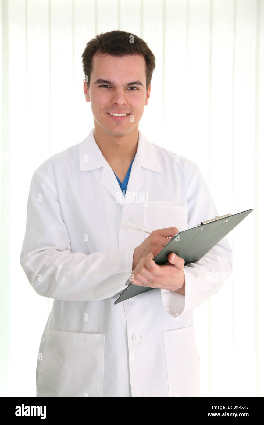 Arzt mit Karton Stockfoto