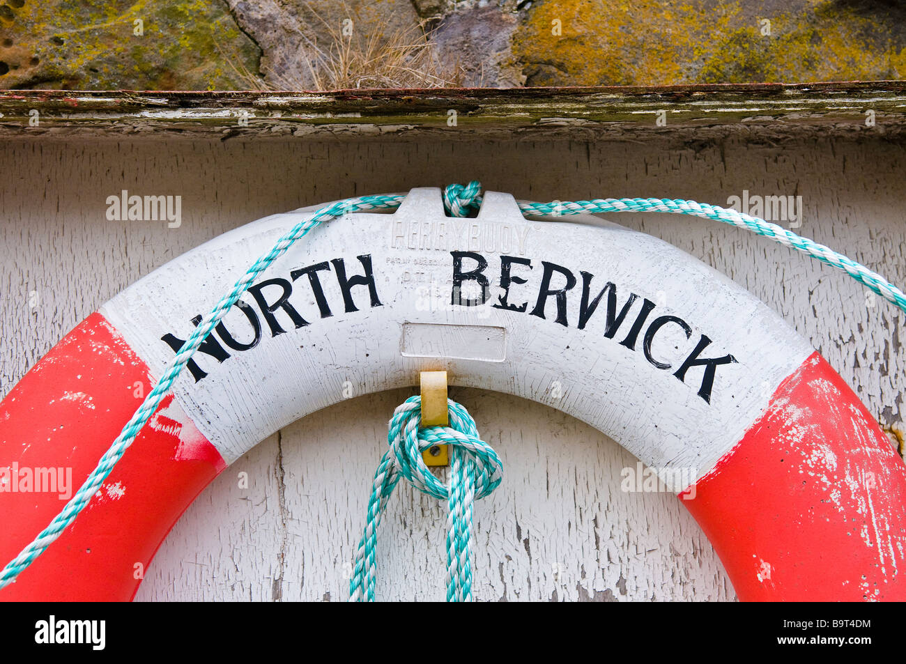 Ein Rettungsring am Hafen in North Berwick, Schottland Stockfoto